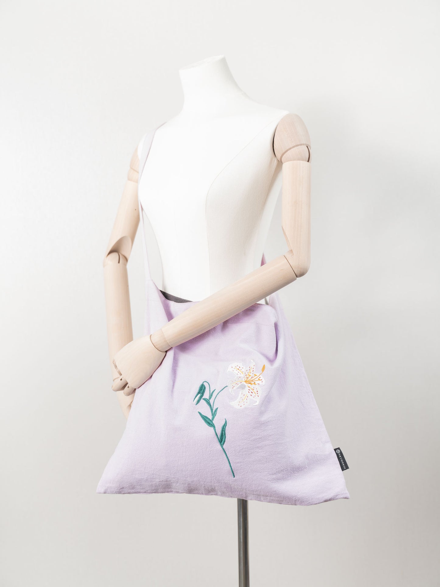 【heyhokiii】Machine-Embroidered Lily Cotton Drawstring Bag: Timeless Elegance in White or Pink