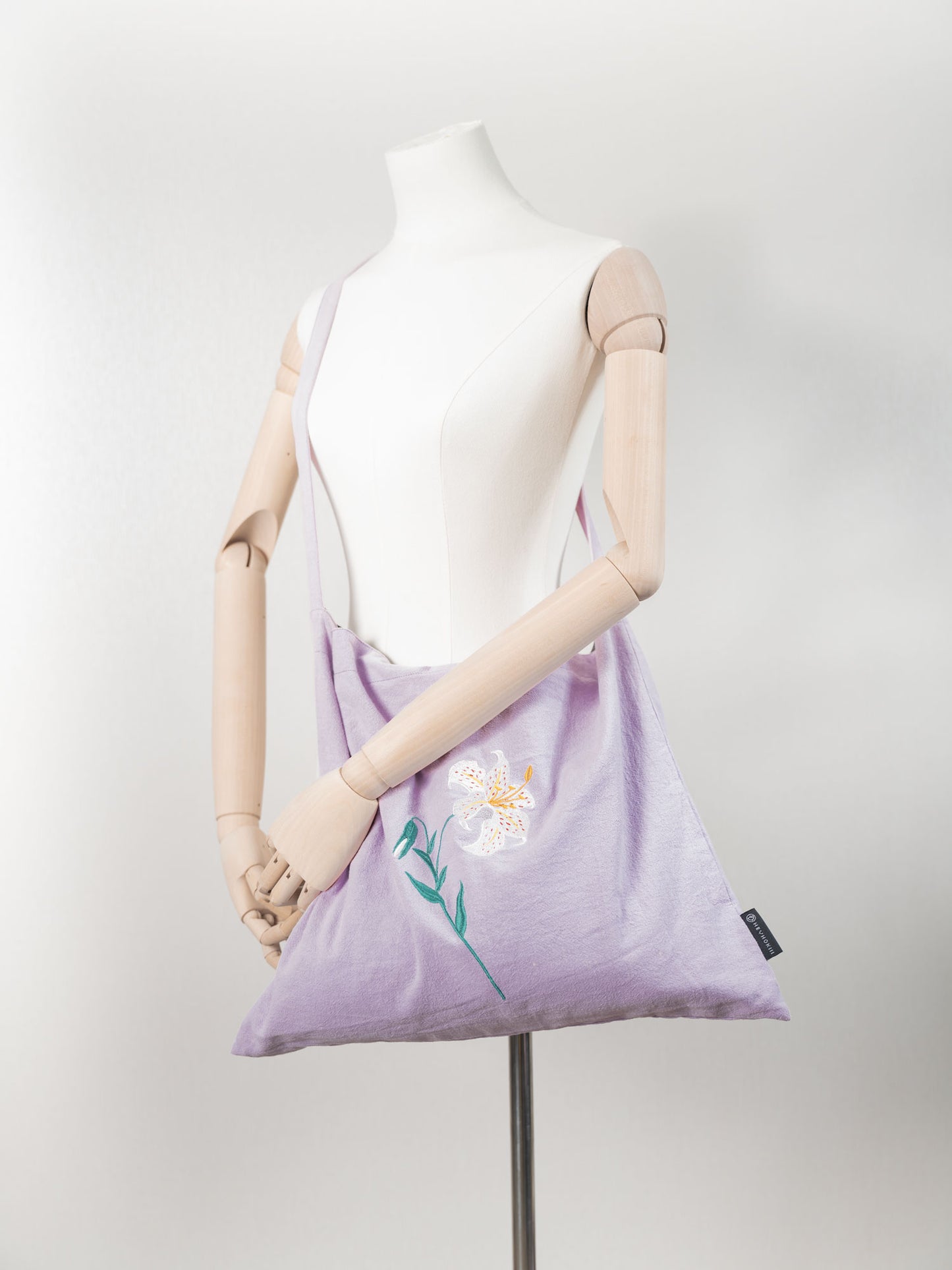 【heyhokiii】Machine-Embroidered Lily Cotton Drawstring Bag: Timeless Elegance in White or Pink