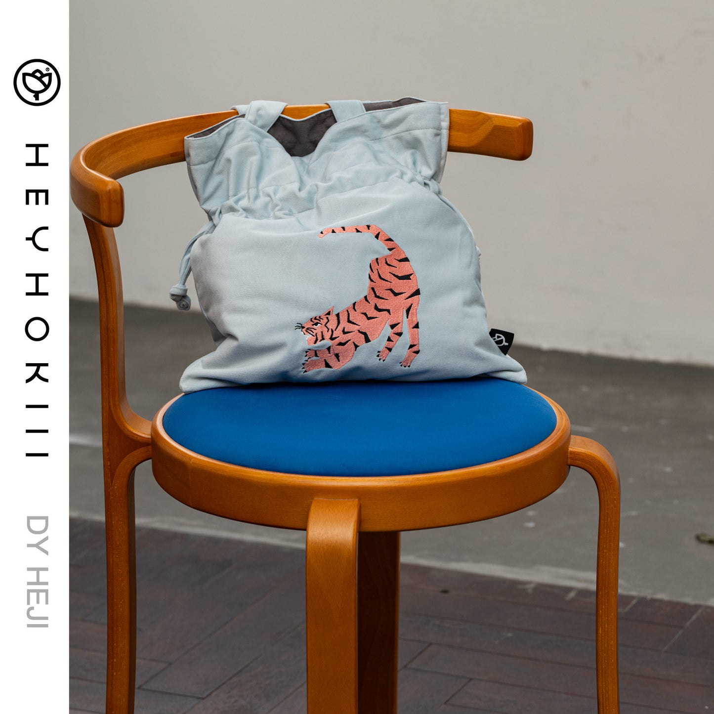 【heyhokiii】Machine-Embroidered Pink Tiger Velvet Crossbody Bag: Playful Power in Blue or Camel