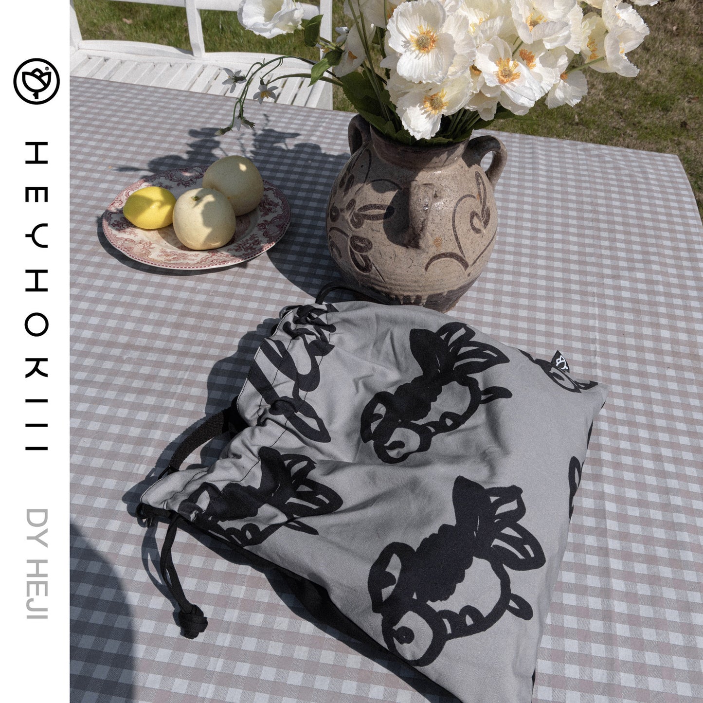 【heyhokiii】Goldfish Print Canvas Bag: A Splash of Ancient Elegance in Modern Style