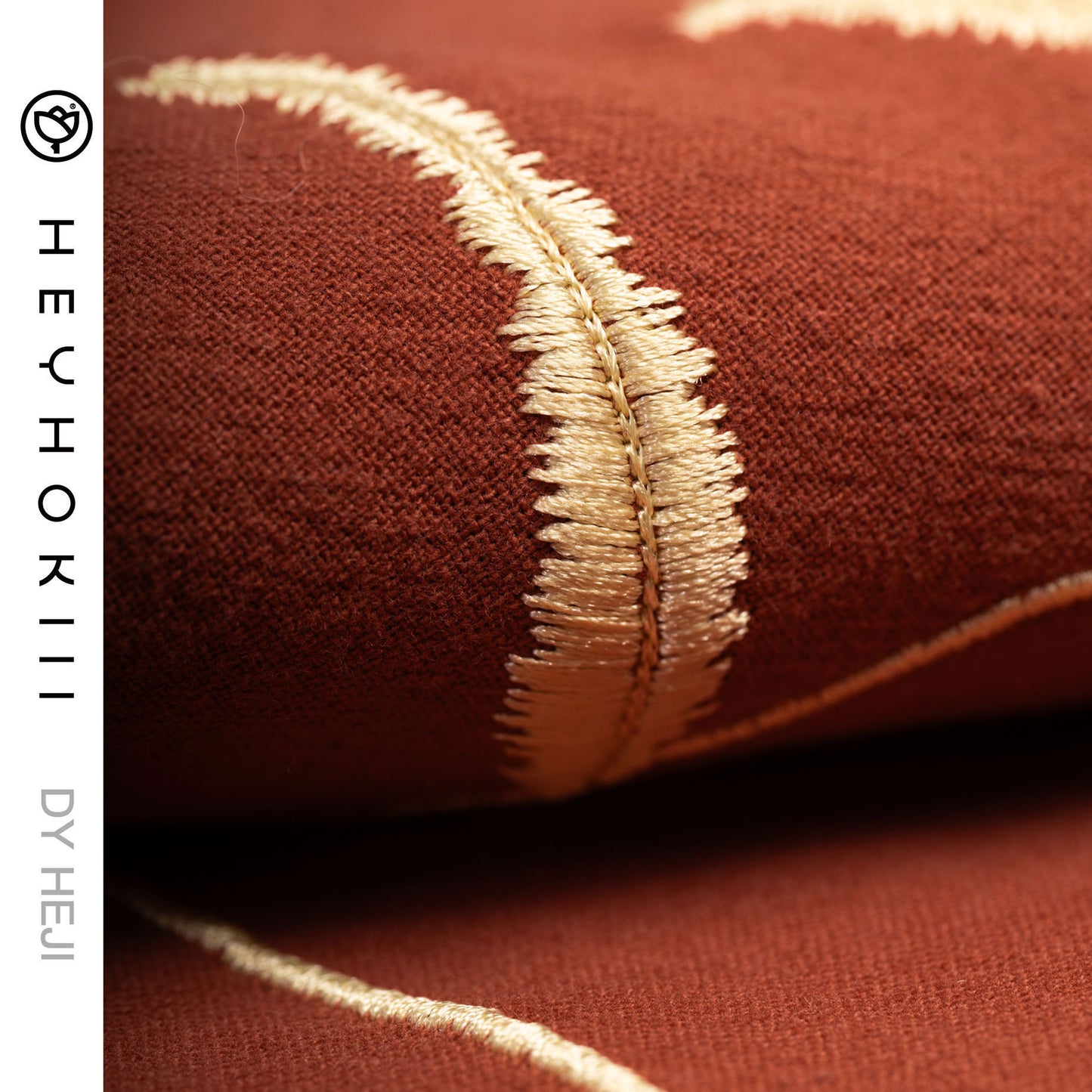 【heyhokiii】Dianthus on Jade Mountain Embroidery Bag: Nature’s Grace in Every Stitch
