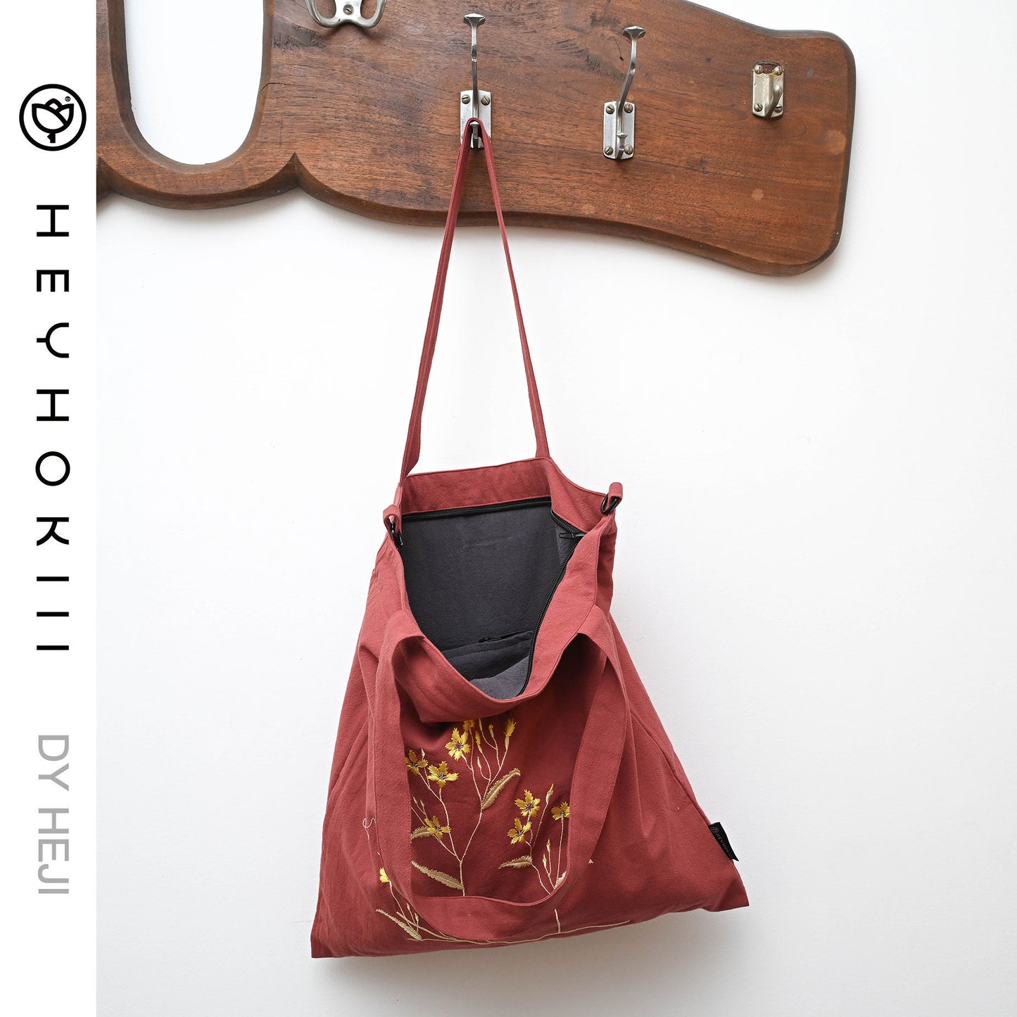 【heyhokiii】Dianthus on Jade Mountain Embroidery Bag: Nature’s Grace in Every Stitch