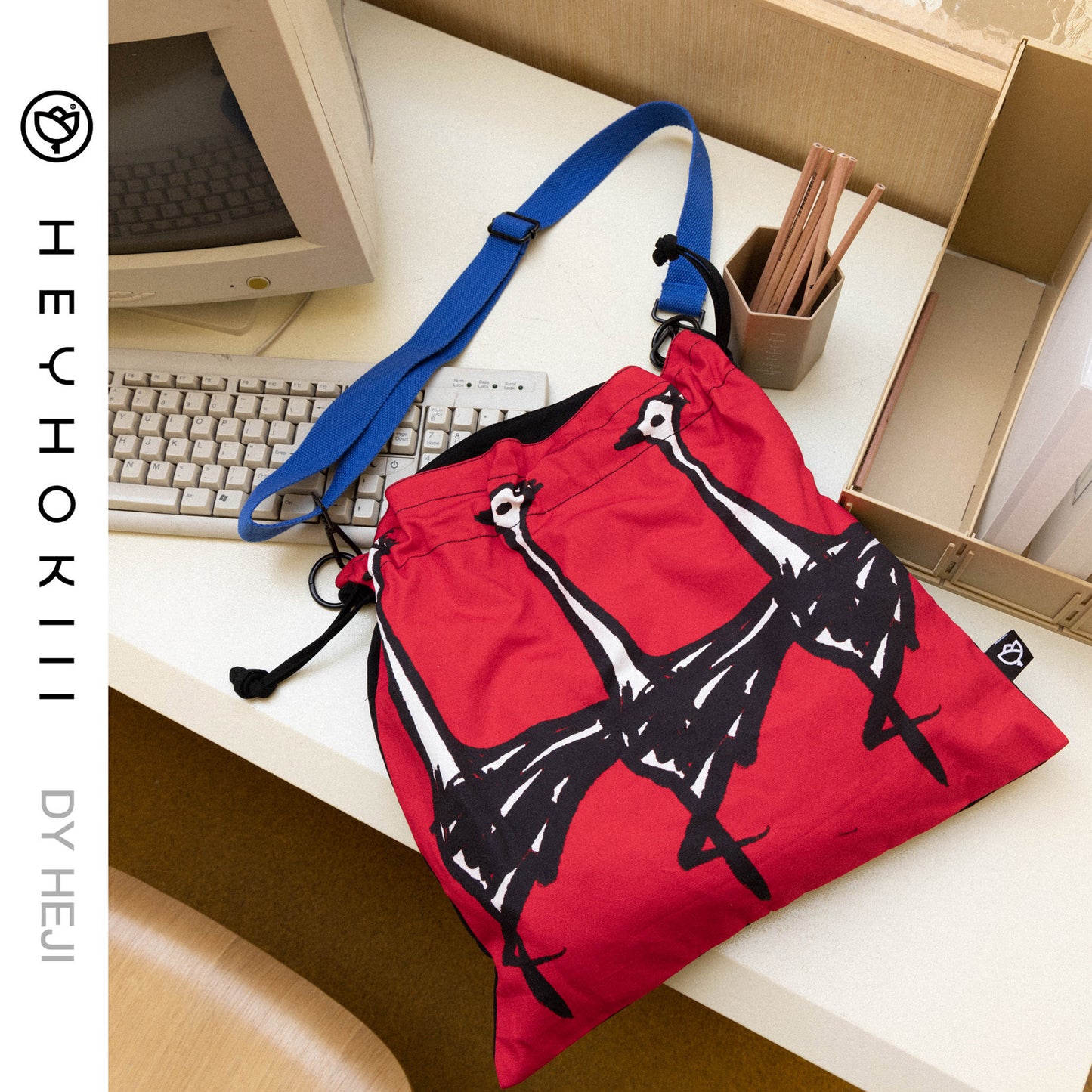 【heyhokiii】Flamingo Print Canvas Bag: A Vivid Blend of Art and Style