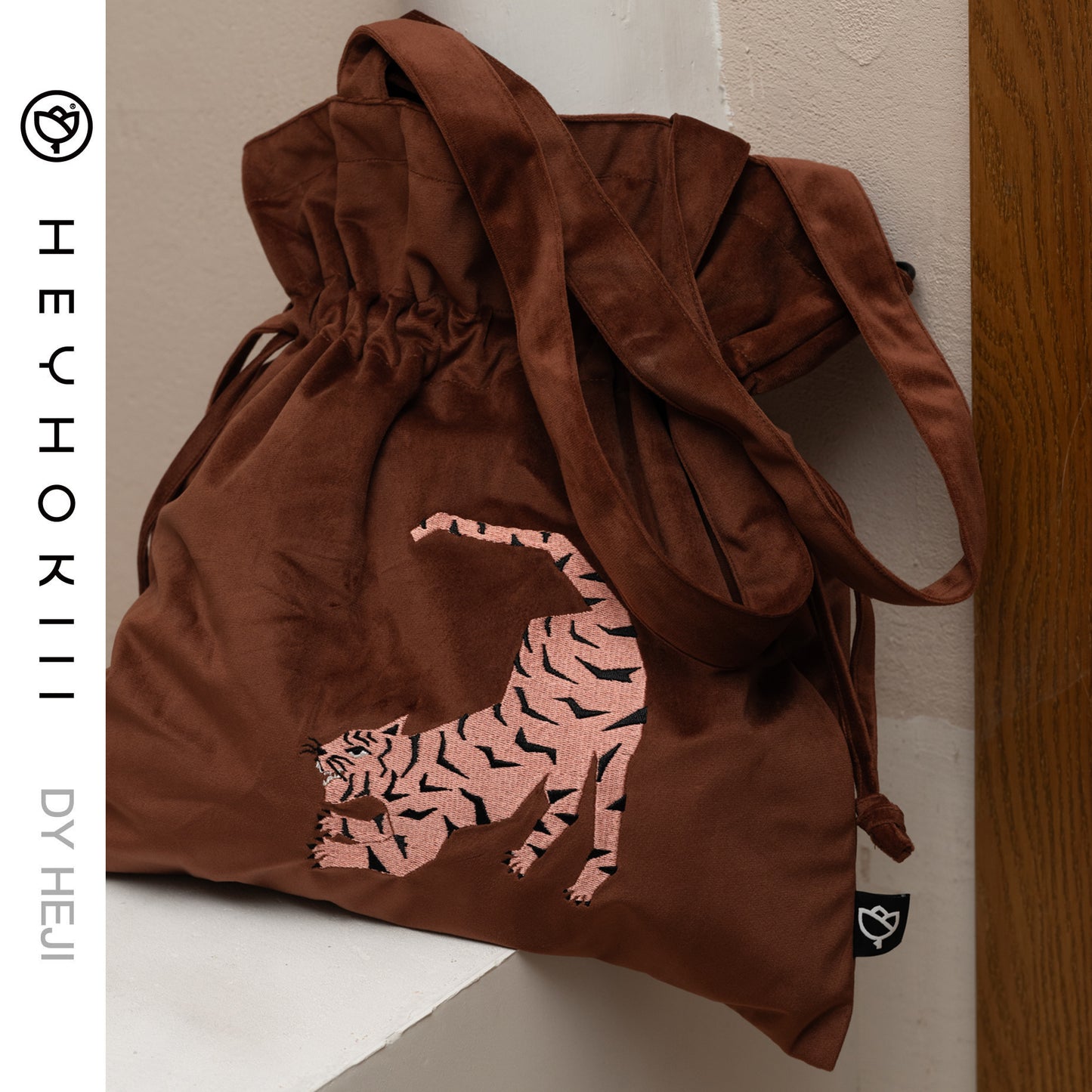 【heyhokiii】Machine-Embroidered Pink Tiger Velvet Crossbody Bag: Playful Power in Blue or Camel