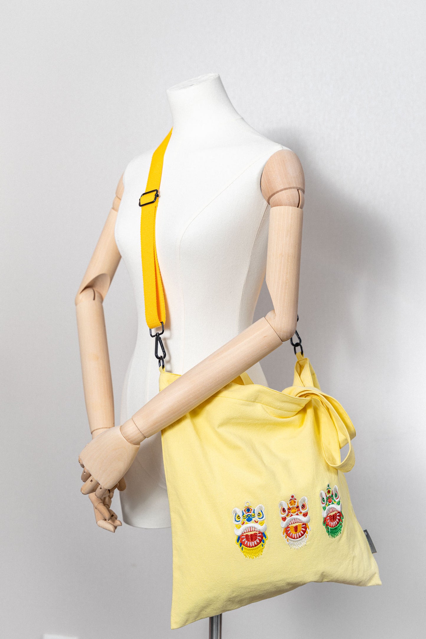 【heyhokiii】Unveiling the Power of Chinese Lion Dance Culture: Embroidered Lion Dance Cotton Bag