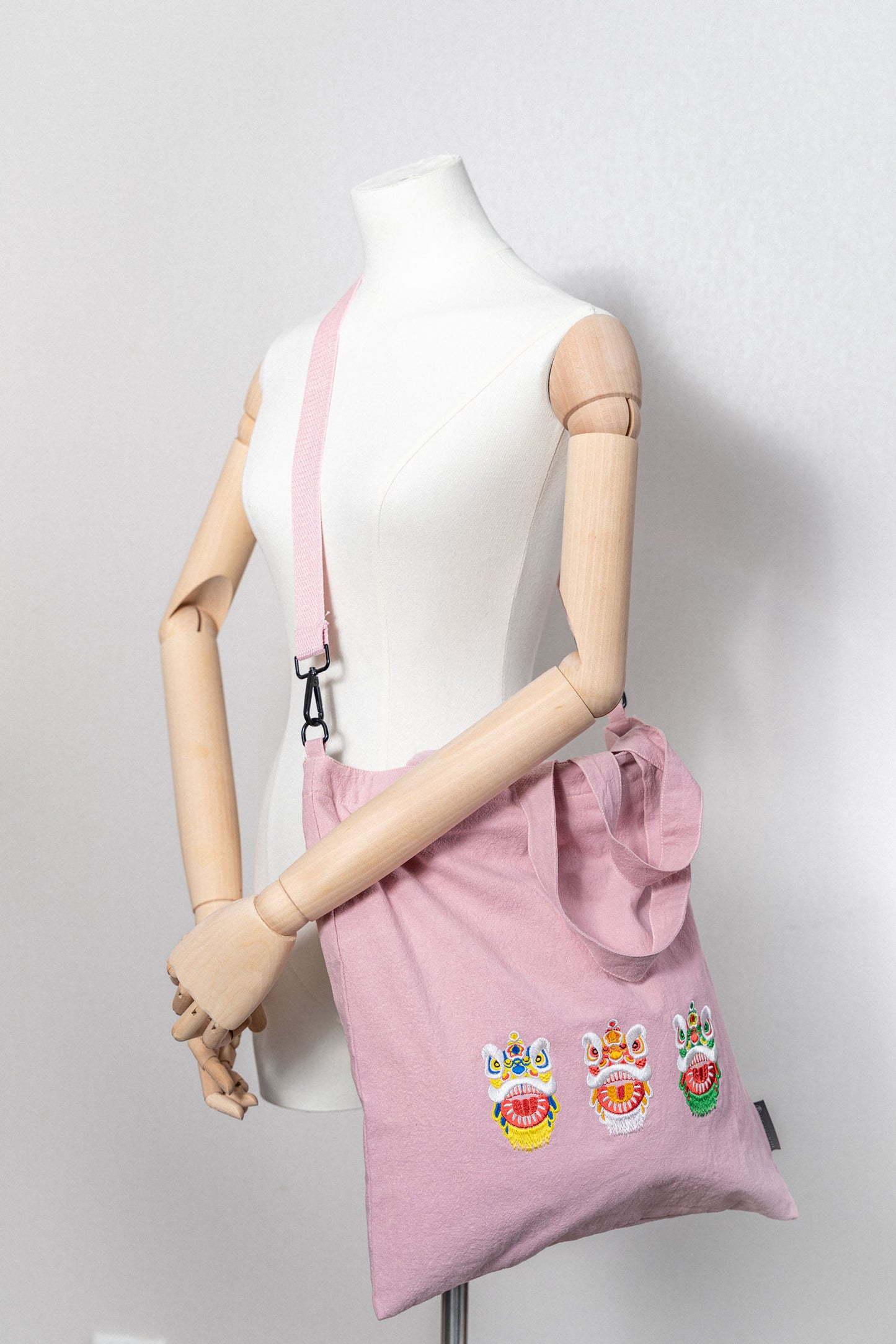 【heyhokiii】Unveiling the Power of Chinese Lion Dance Culture: Embroidered Lion Dance Cotton Bag