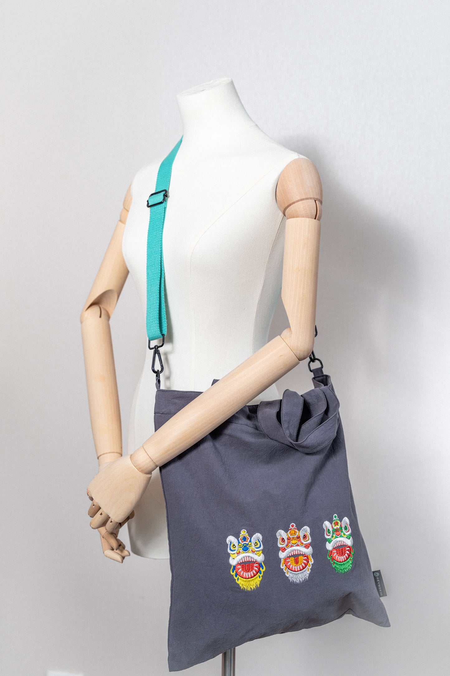 【heyhokiii】Unveiling the Power of Chinese Lion Dance Culture: Embroidered Lion Dance Cotton Bag