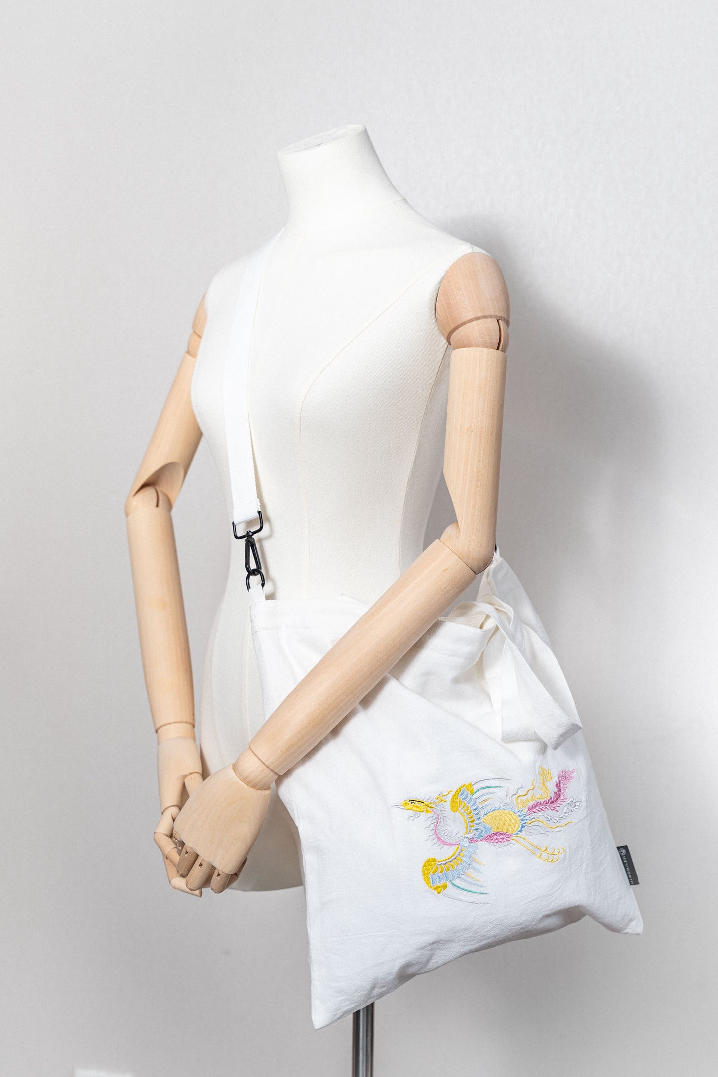 【heyhokiii】Phoenix Embroidery Bag: A Mythical Symbol of Prosperity and Elegance