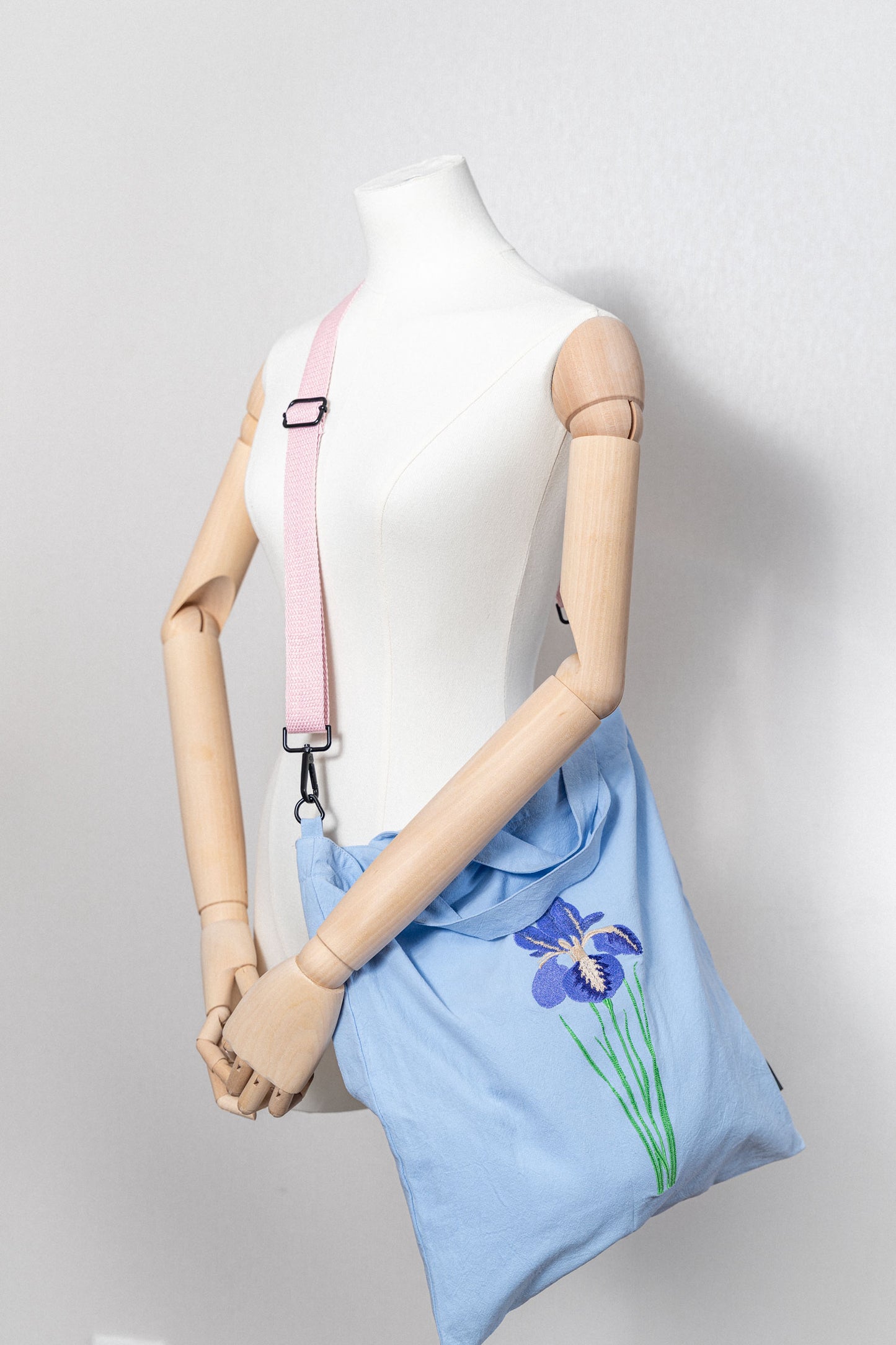 【heyhokiii】Embroidered Phalaenopsis Cotton Tote Bag | Imitation Suzhou Embroidery | Zipper Closure & Dual-Carry Design