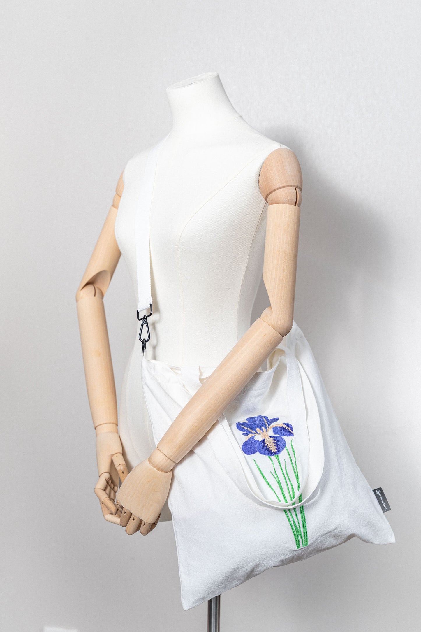 【heyhokiii】Embroidered Phalaenopsis Cotton Tote Bag | Imitation Suzhou Embroidery | Zipper Closure & Dual-Carry Design