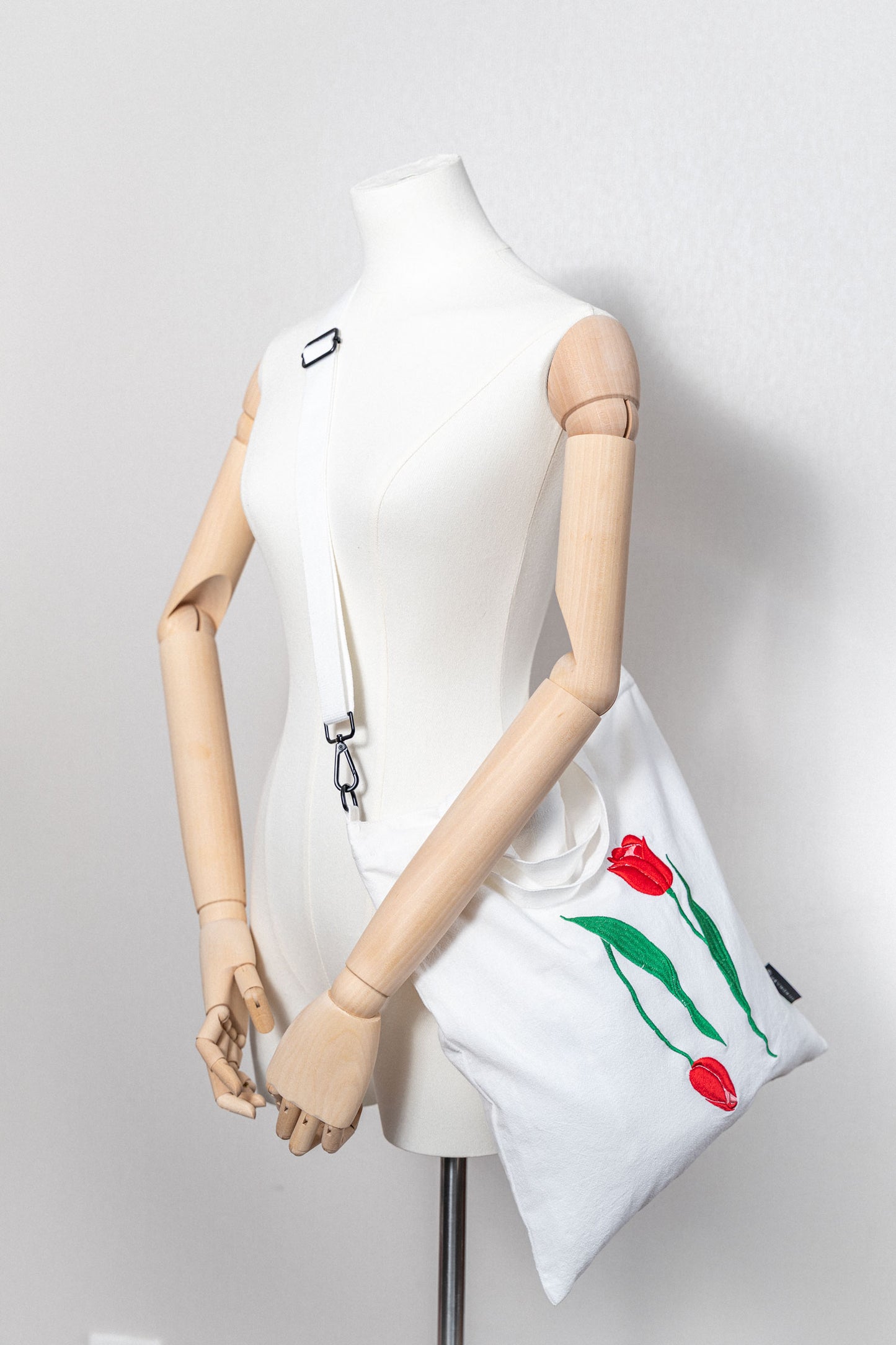 【heyhokiii】Rose Embroidery Bag: A 3D Floral Fantasy in Every Stitch