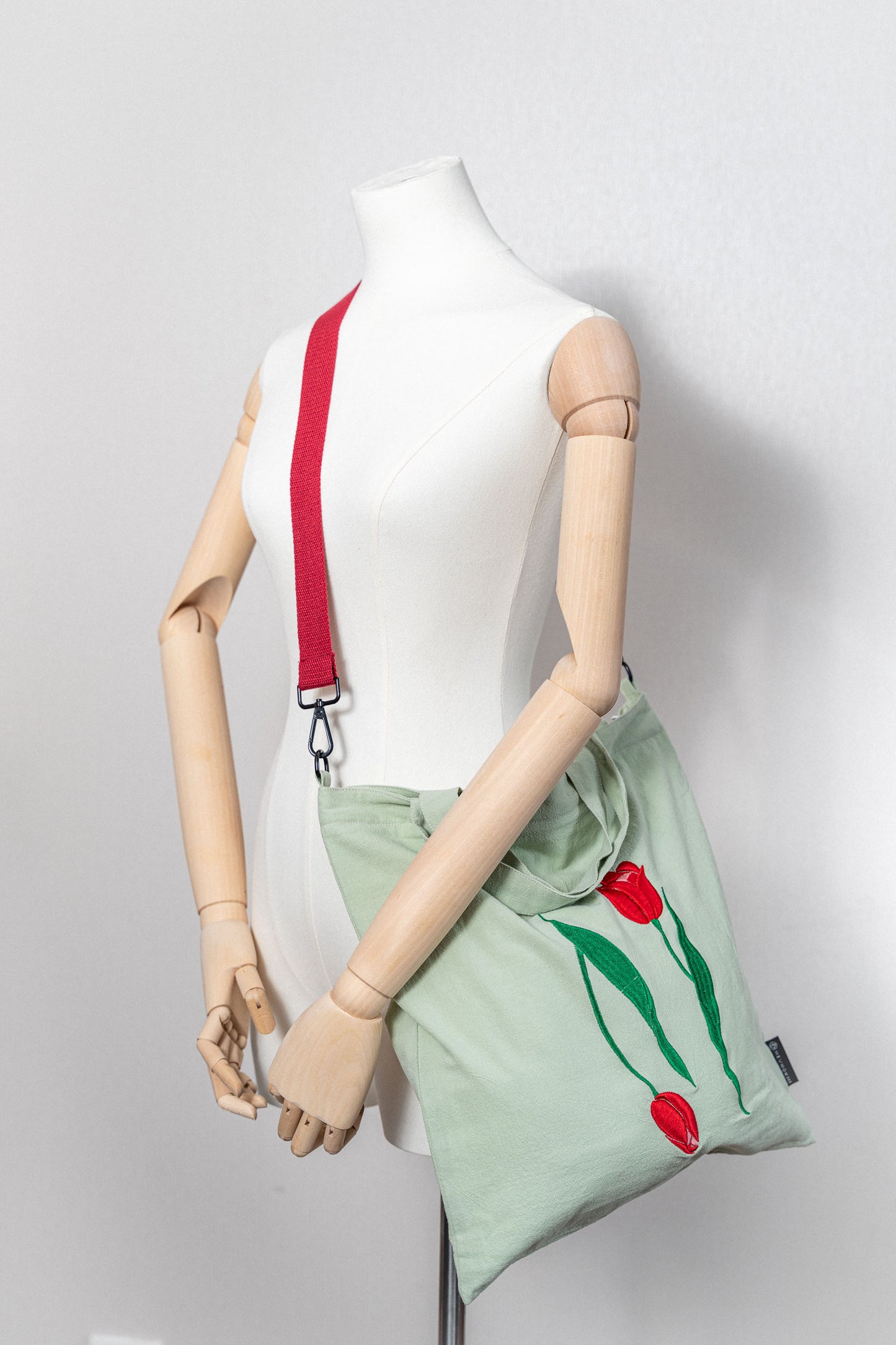 【heyhokiii】Rose Embroidery Bag: A 3D Floral Fantasy in Every Stitch