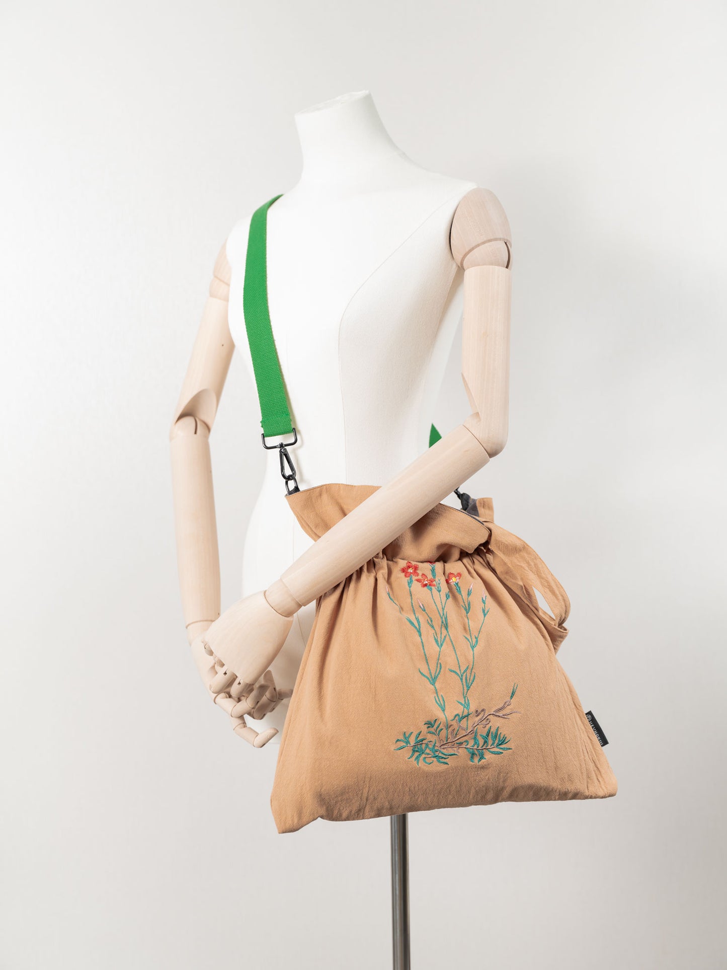 【heyhokiii】Machine-Embroidered Dianthus Cotton Drawstring Bag: Elegance in Every Stitch