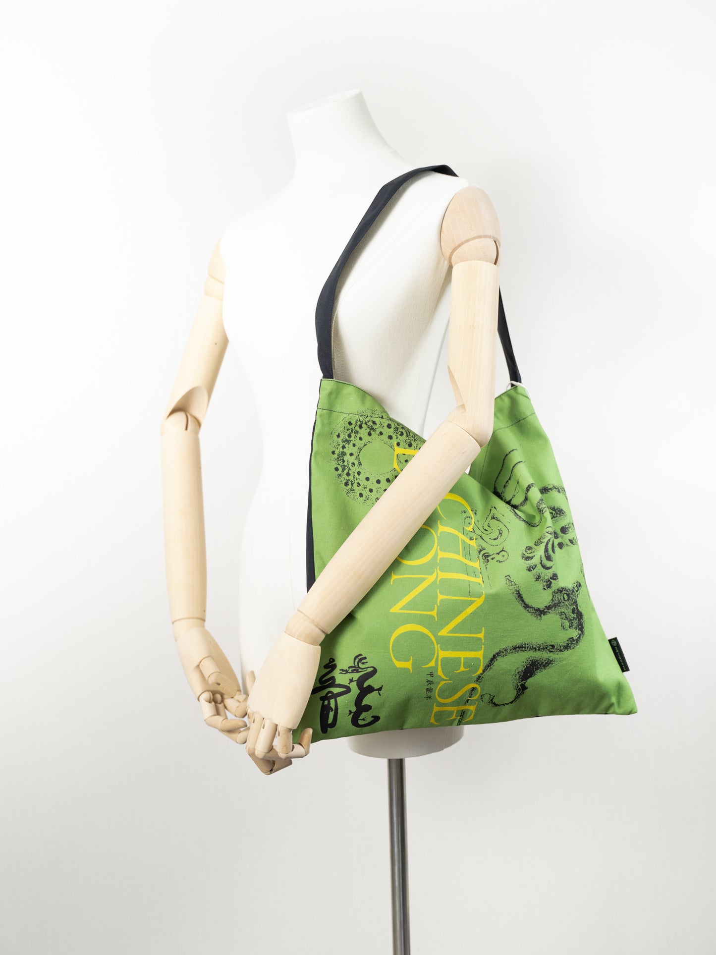 【heyhokiii】The Shopkeeper’s Sizzling Hot Pick: Dragon Rubbing Canvas Bag