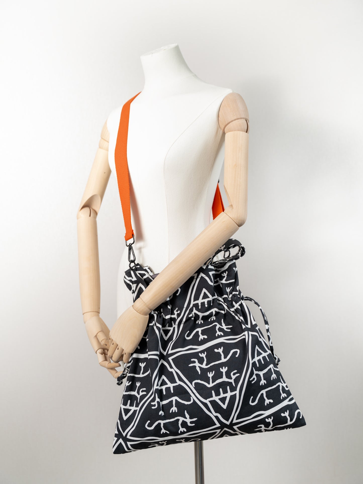 【heyhokiii】Oracle Bone Inscription Printed Canvas Bag Product Introduction