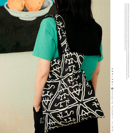 【heyhokiii】Oracle Bone Inscription Printed Canvas Bag Product Introduction