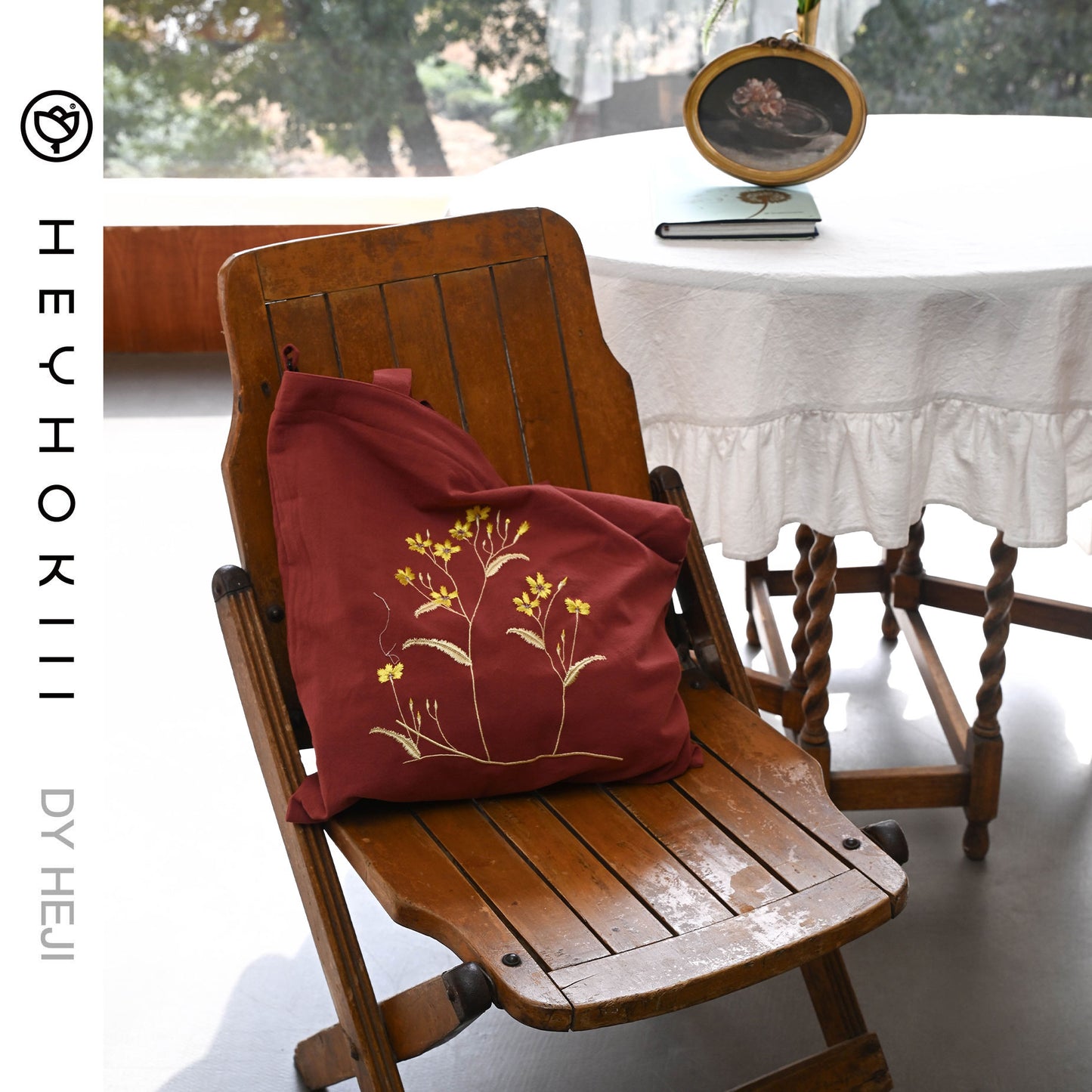 【heyhokiii】Dianthus on Jade Mountain Embroidery Bag: Nature’s Grace in Every Stitch