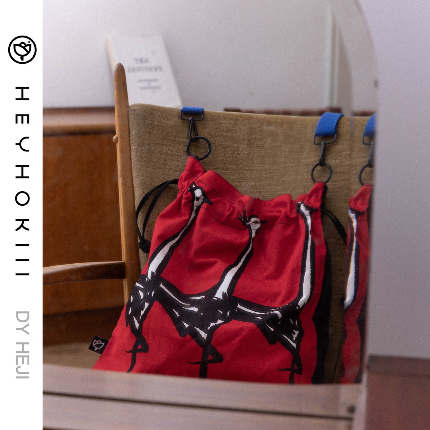 【heyhokiii】Flamingo Print Canvas Bag: A Vivid Blend of Art and Style