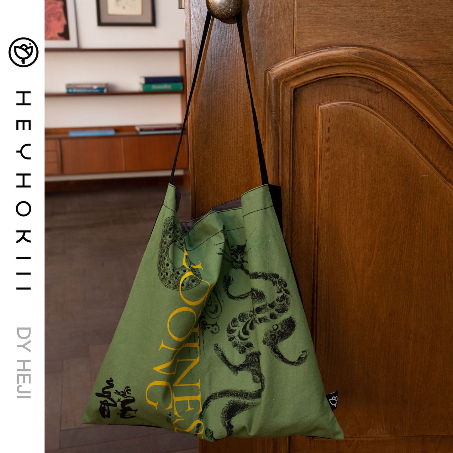 【heyhokiii】The Shopkeeper’s Sizzling Hot Pick: Dragon Rubbing Canvas Bag