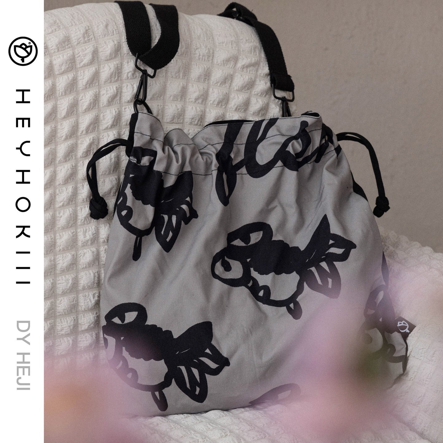 【heyhokiii】Goldfish Print Canvas Bag: A Splash of Ancient Elegance in Modern Style