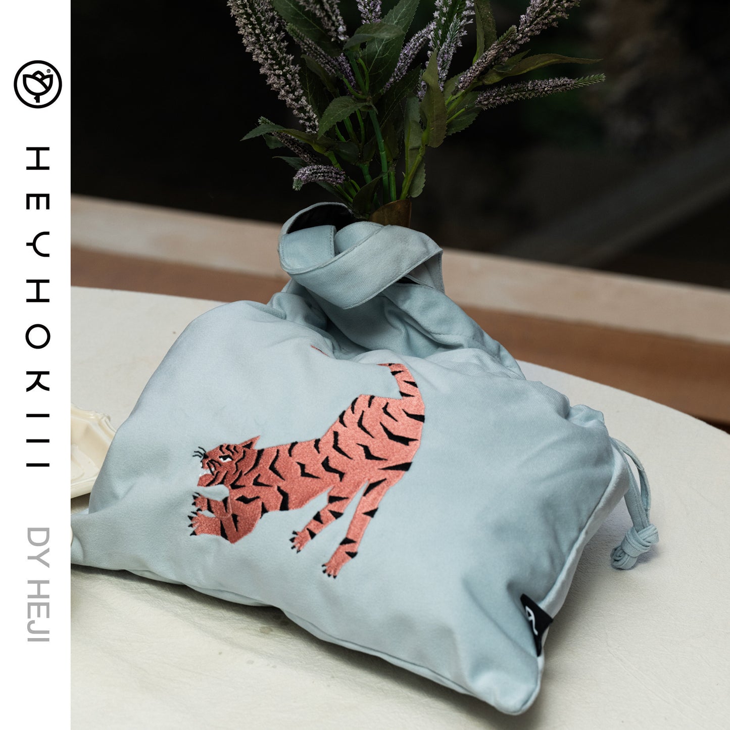 【heyhokiii】Machine-Embroidered Pink Tiger Velvet Crossbody Bag: Playful Power in Blue or Camel