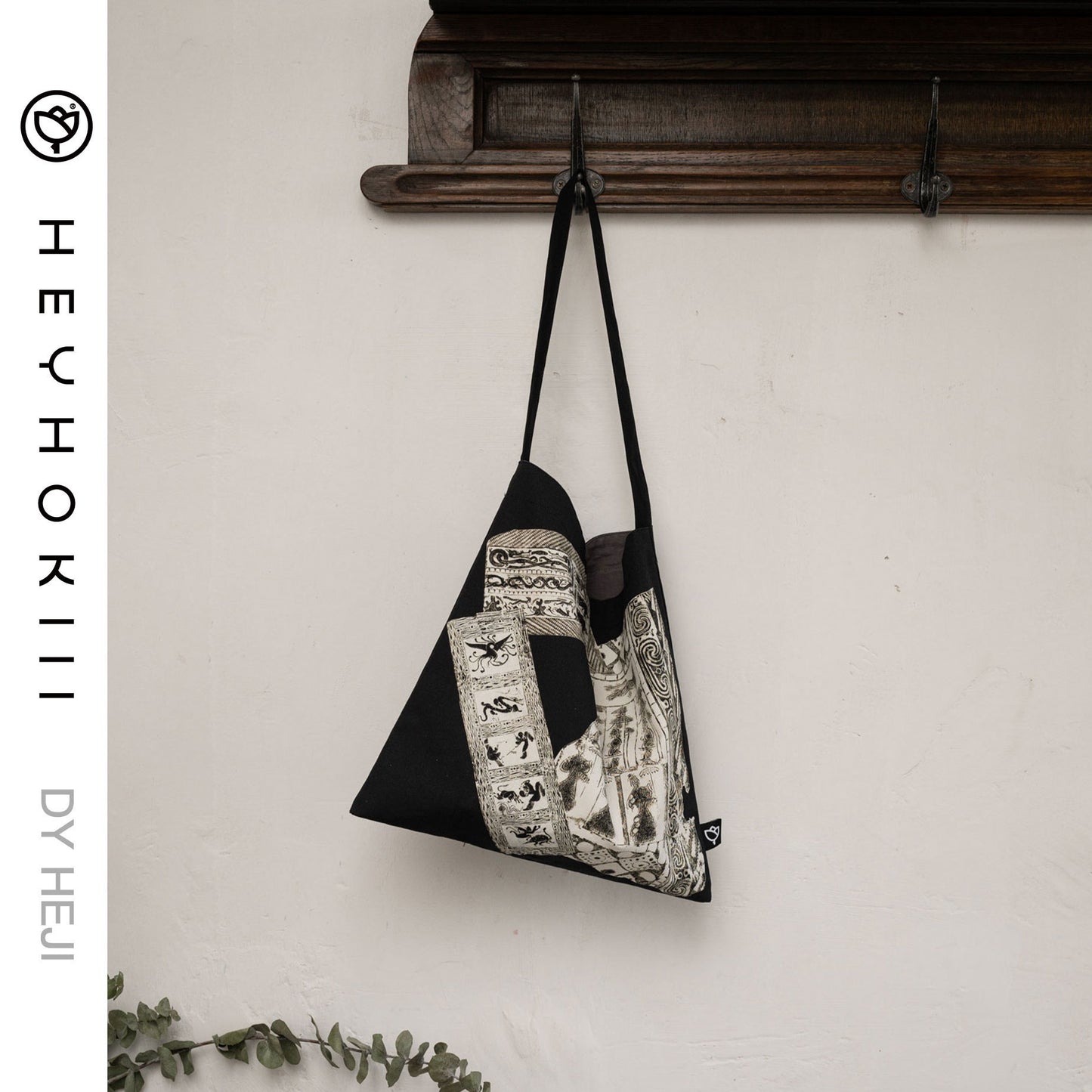 【heyhokiii】The Shopkeeper’s Sizzling Hot Pick: Dragon Rubbing Canvas Bag