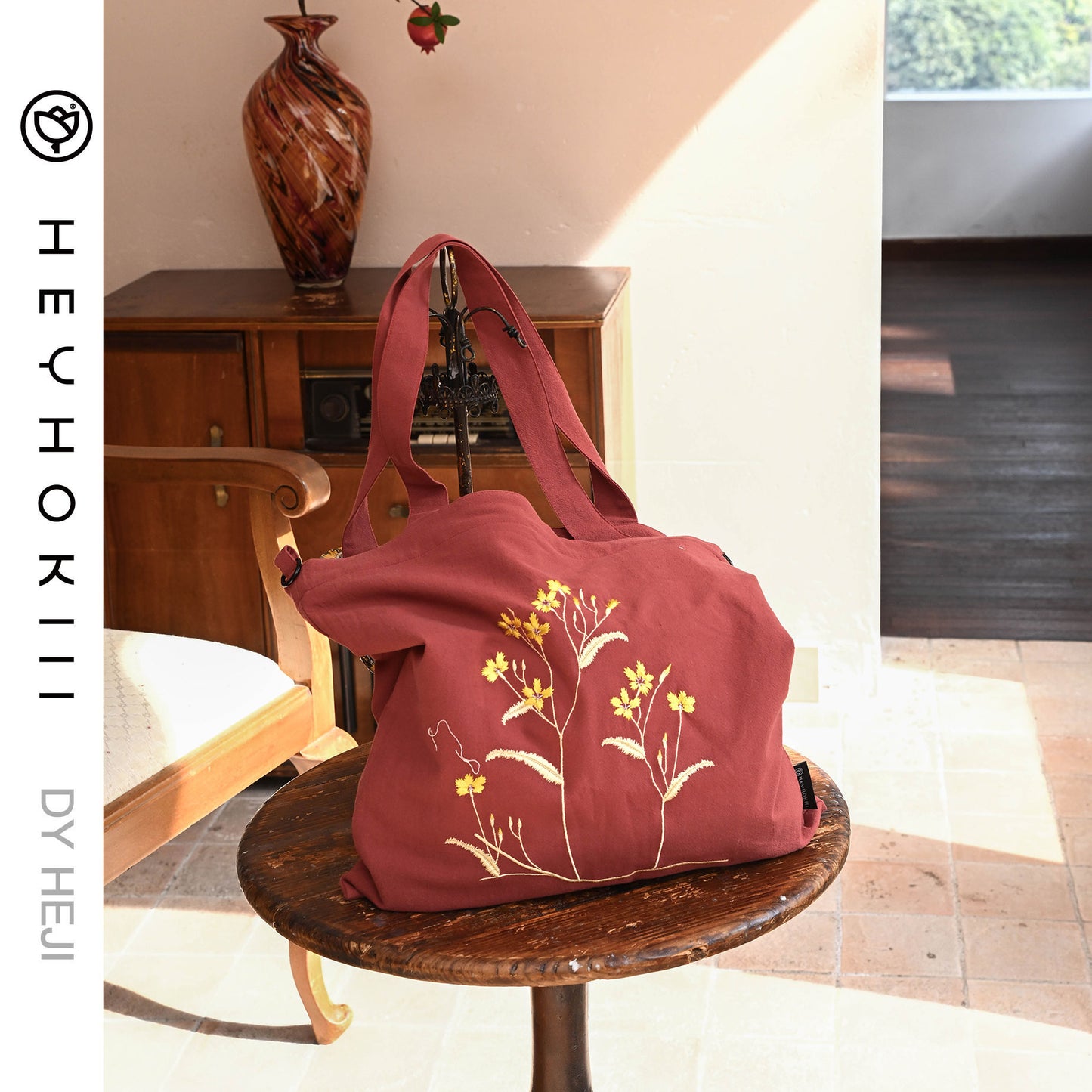 【heyhokiii】Dianthus on Jade Mountain Embroidery Bag: Nature’s Grace in Every Stitch
