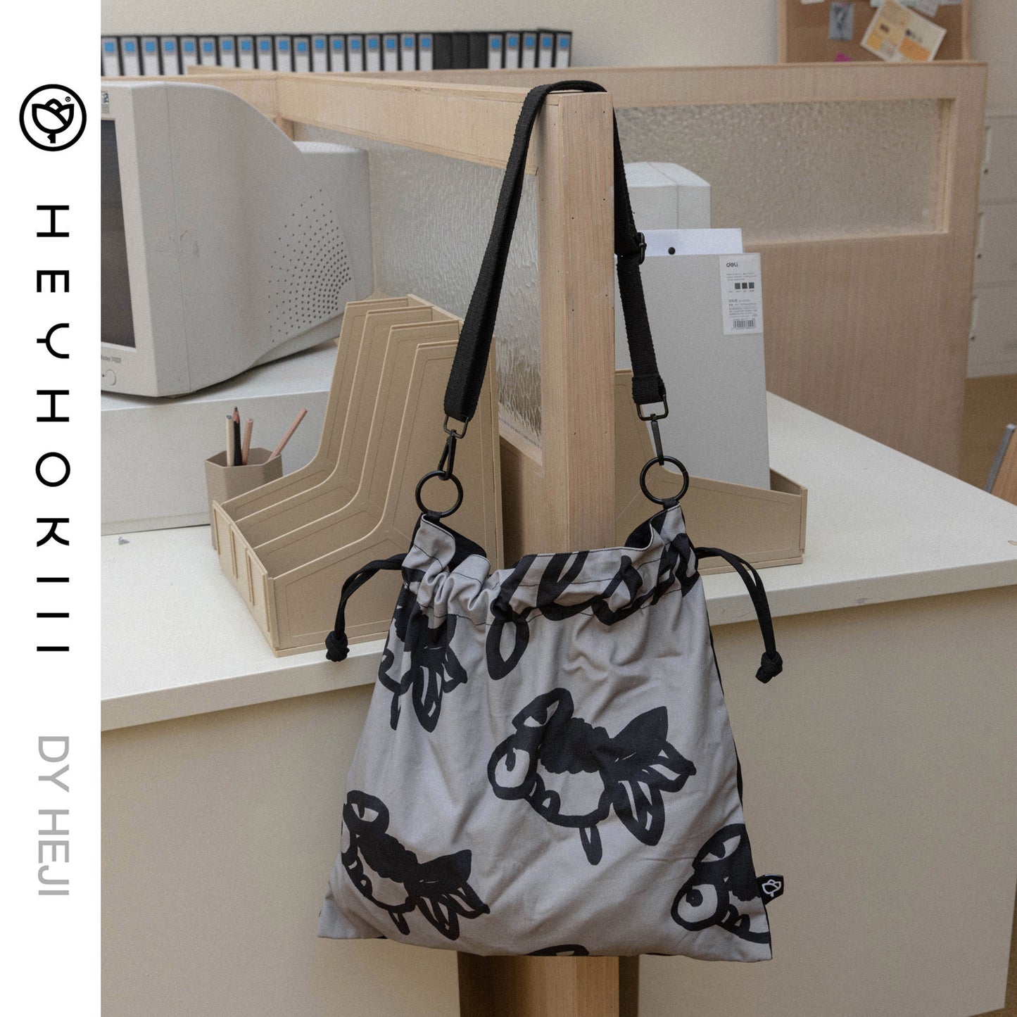 【heyhokiii】Goldfish Print Canvas Bag: A Splash of Ancient Elegance in Modern Style