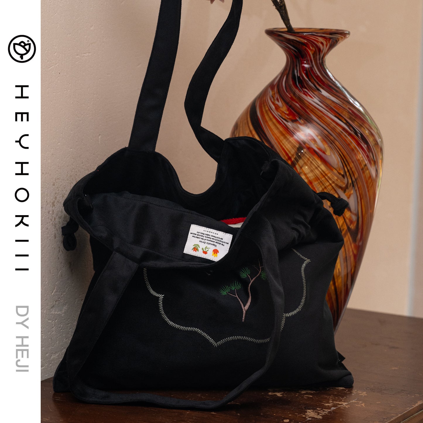 【heyhokiii】Machine-Embroidered Small Crane Bag with Velvet Lining: A Flight of Elegance