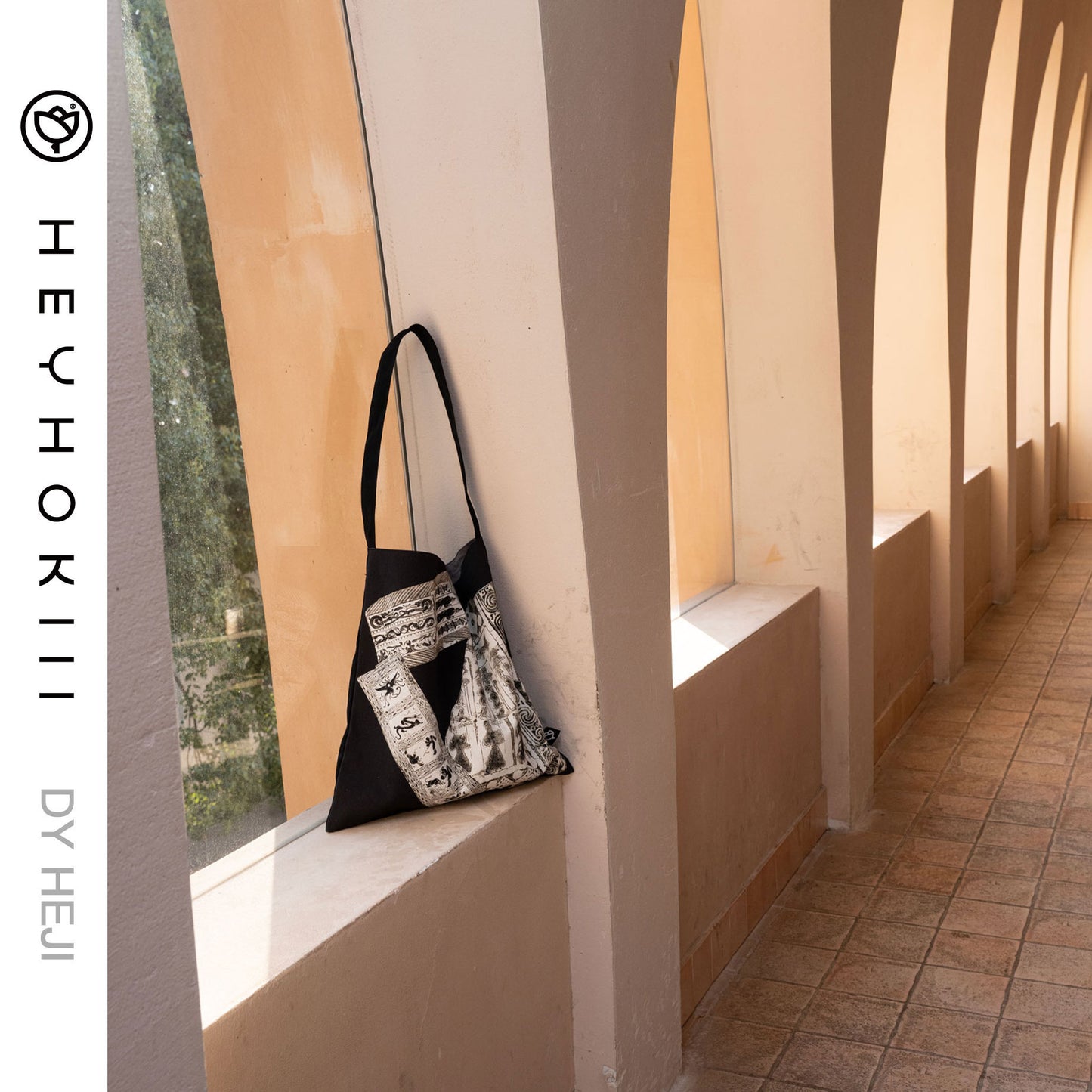 【heyhokiii】The Shopkeeper’s Sizzling Hot Pick: Dragon Rubbing Canvas Bag