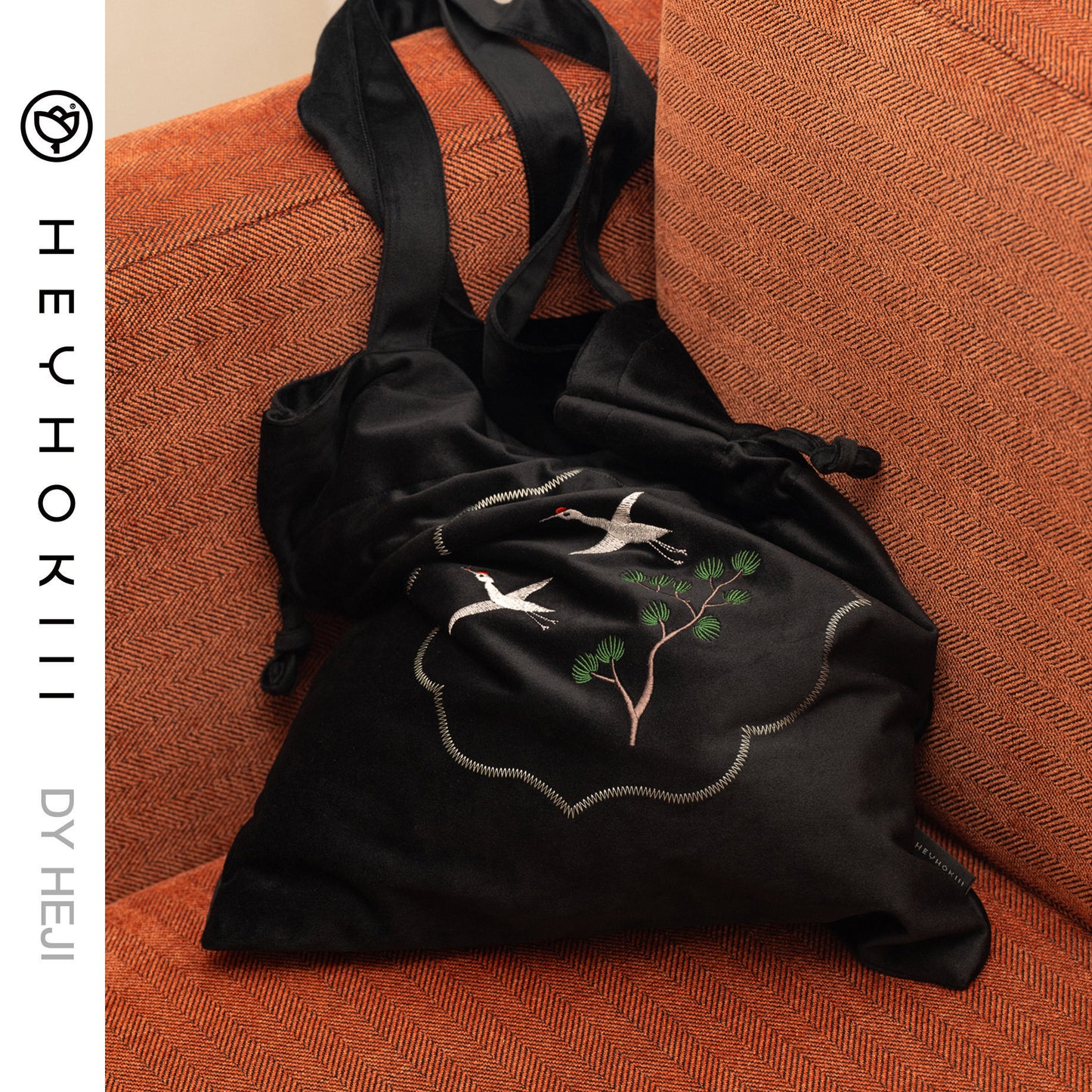 【heyhokiii】Machine-Embroidered Small Crane Bag with Velvet Lining: A Flight of Elegance