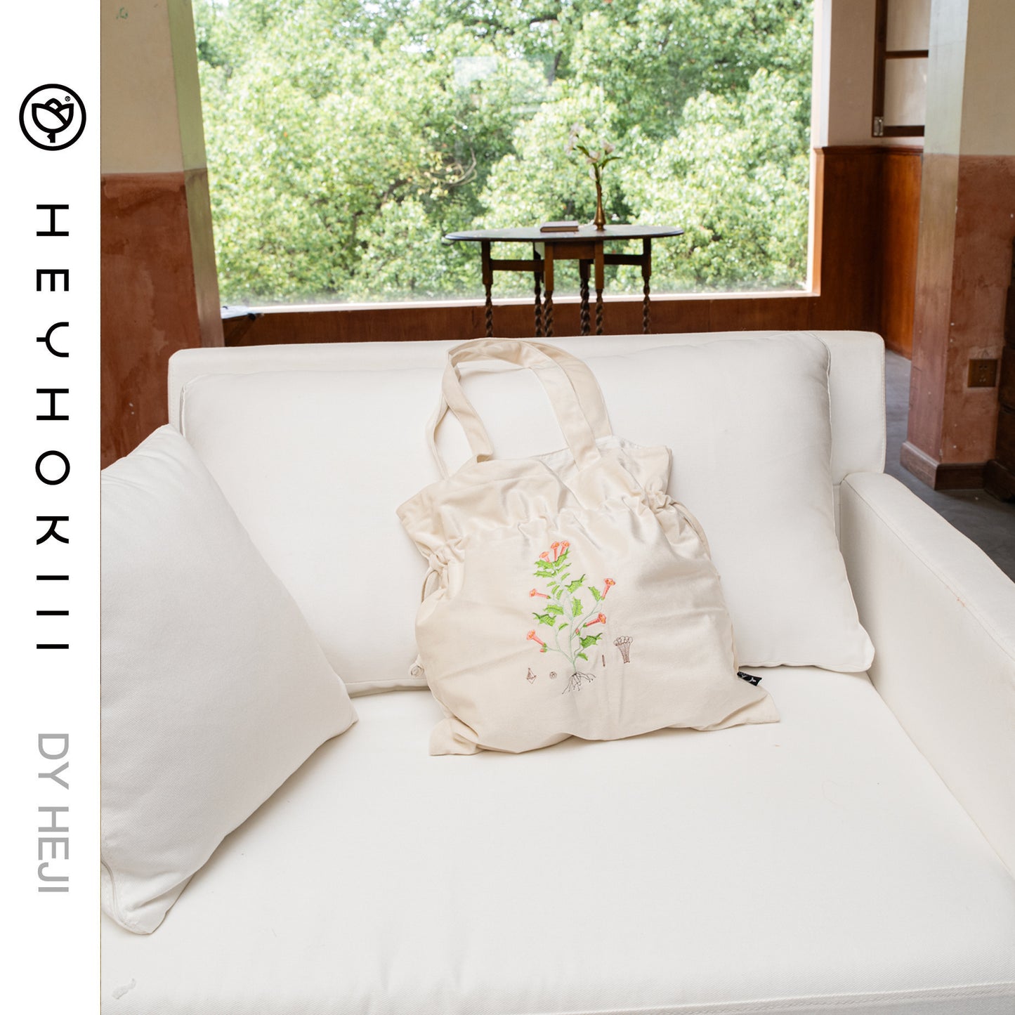 【heyhokiii】Machine-Embroidered Mandala Black Velvet Bag: Mystique in Every Stitch