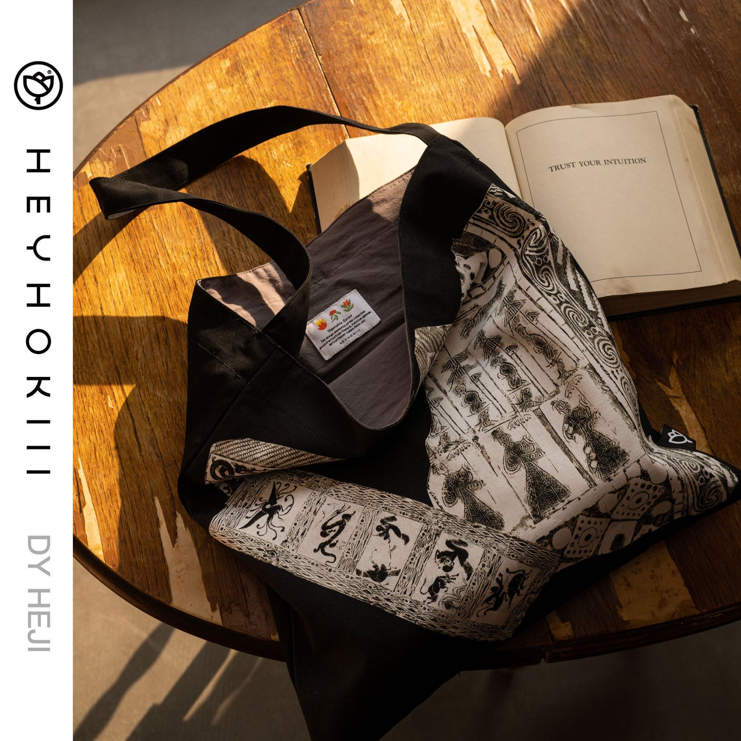 【heyhokiii】The Shopkeeper’s Sizzling Hot Pick: Dragon Rubbing Canvas Bag